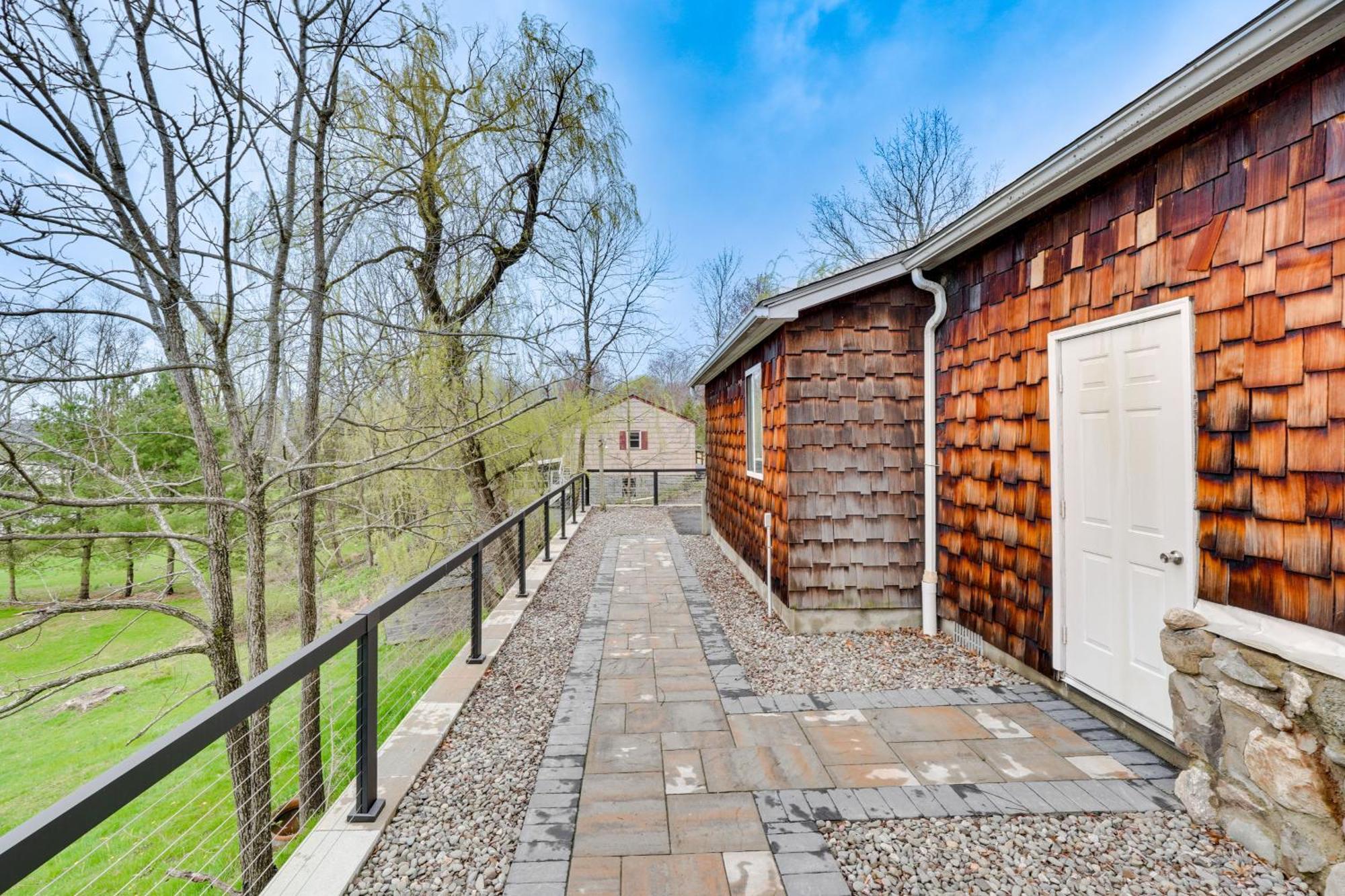 Cozy Upstate Studio With Walkill River Views! 뉴팔츠 외부 사진